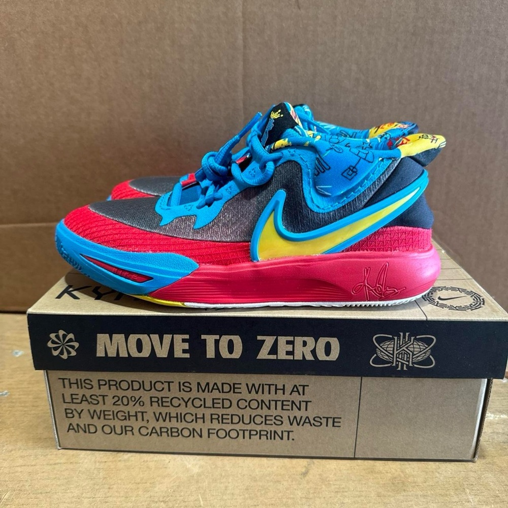 Nike Kyrie Irving 8 brand new in the box size 6.5 youth  and women size 8